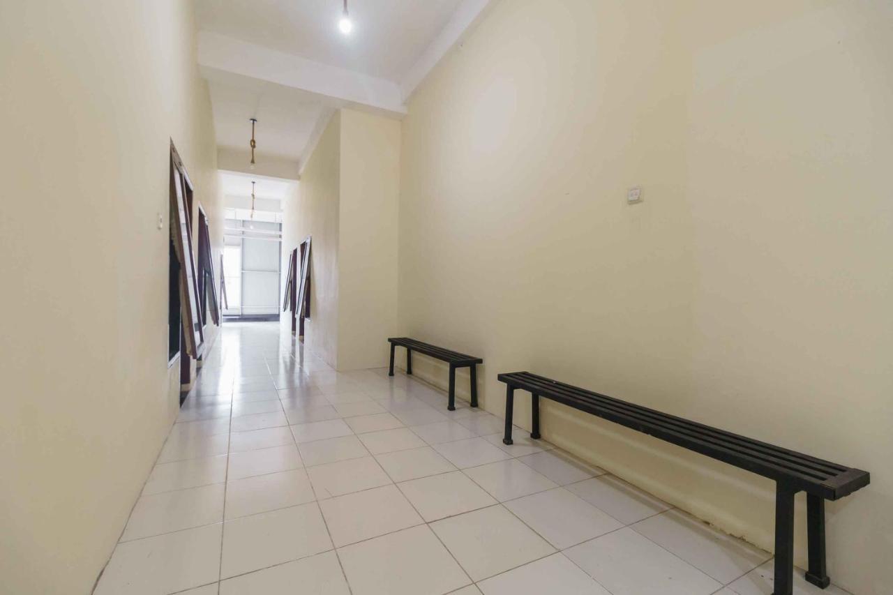 Reddoorz Syariah Near Lubang Jepang Bukittinggi Hotel Exterior foto