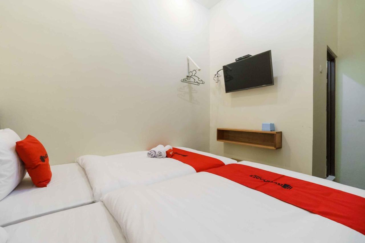 Reddoorz Syariah Near Lubang Jepang Bukittinggi Hotel Exterior foto